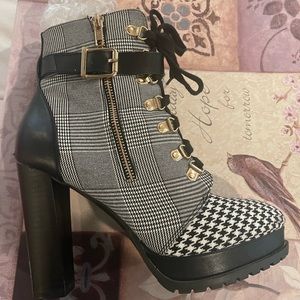 Cute plaid bootie’s